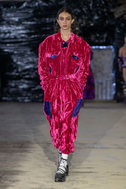 D&eacute;fil&eacute; Edward Crutchley automne-hiver 2022-2023