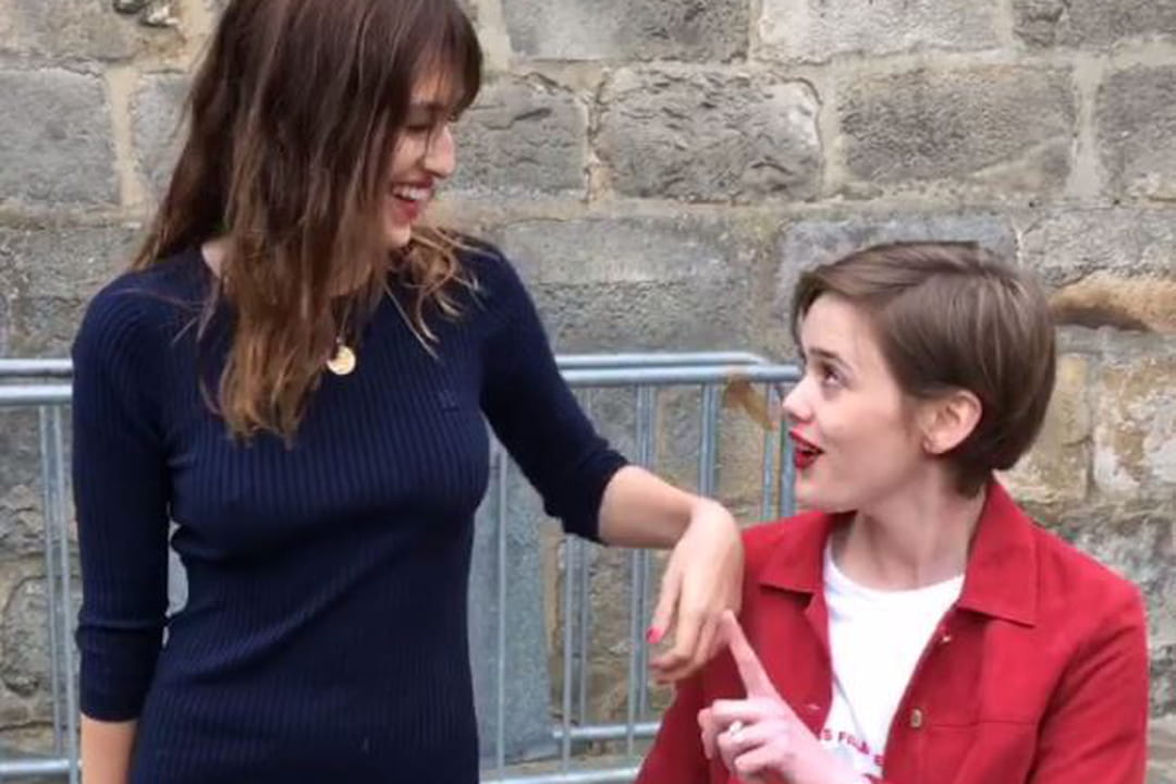 Jeanne Damas et sa copine/muse Mathilde Warnier voient la vie en "Rouje"