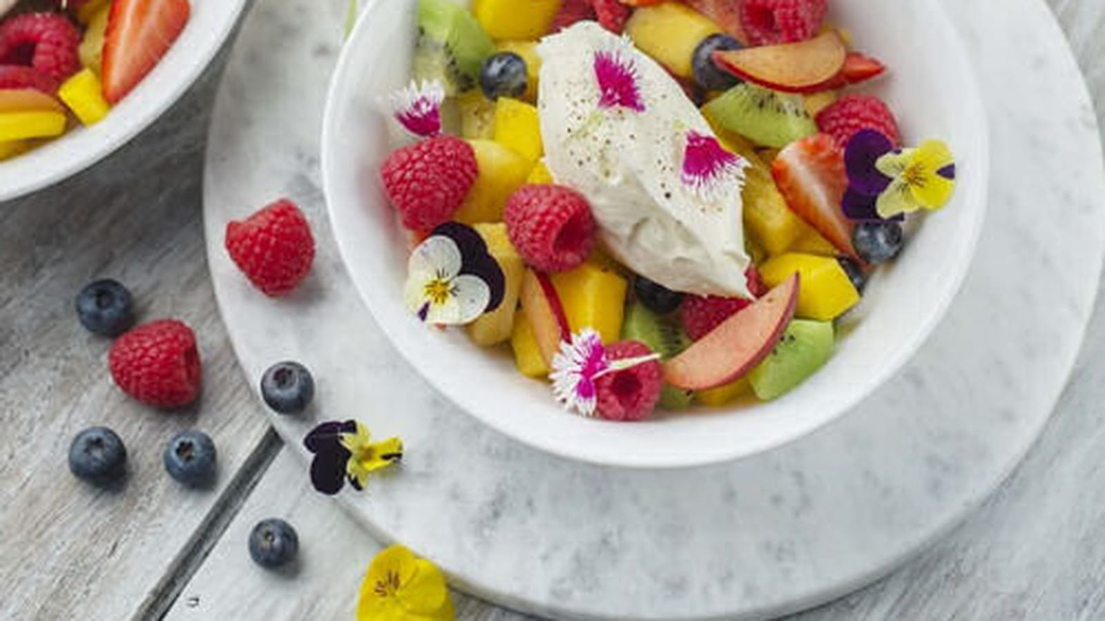 Salade de fruits aux fleurs