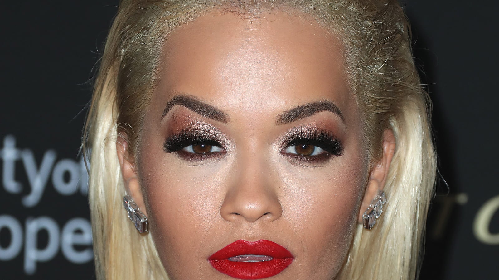 Les yeux fumés de Rita Ora