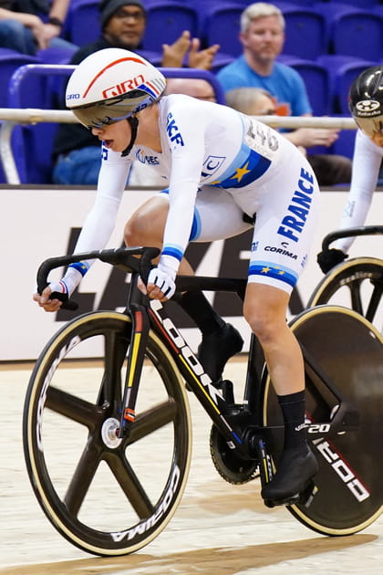 La cycliste Valentine Fortin