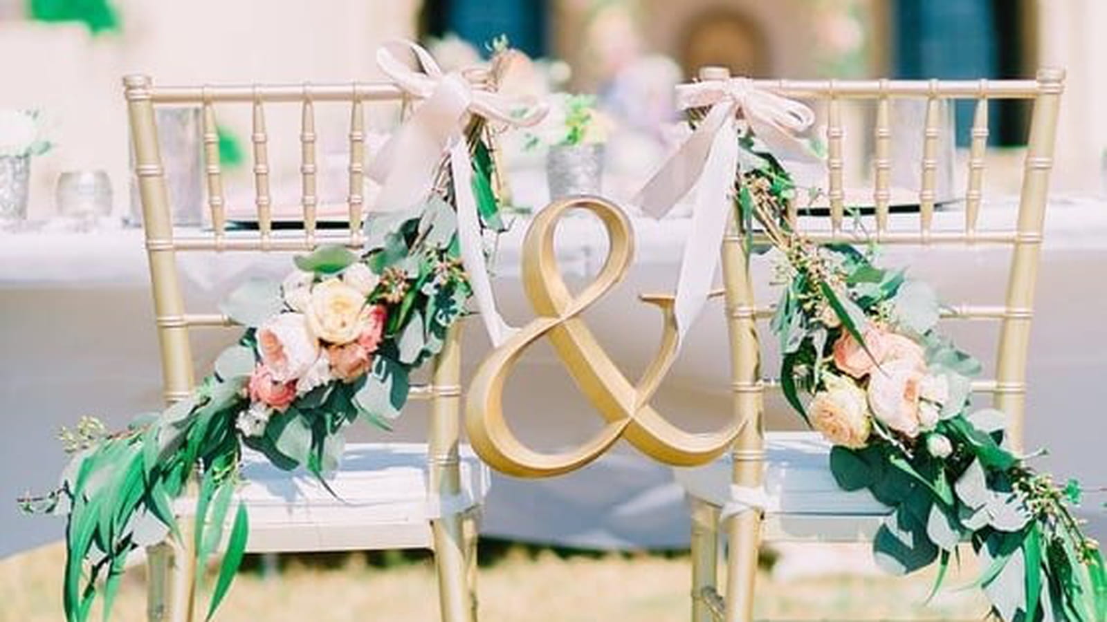 Dos de chaises romantiques
