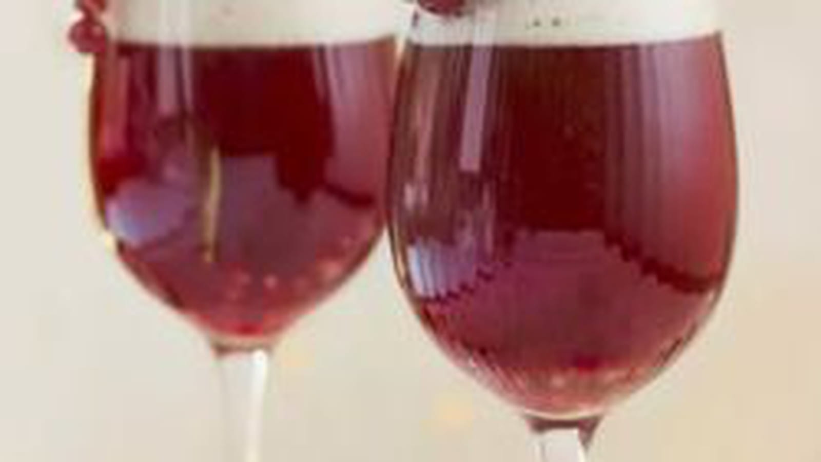 Cocktail à la grenade, groseille et bière de Noël