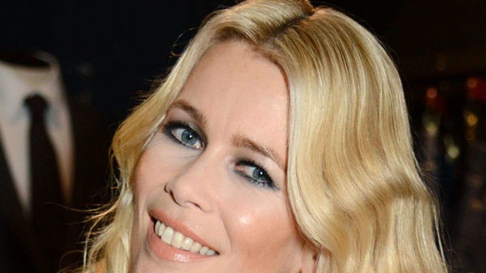 Le smoky argenté de Claudia Schiffer