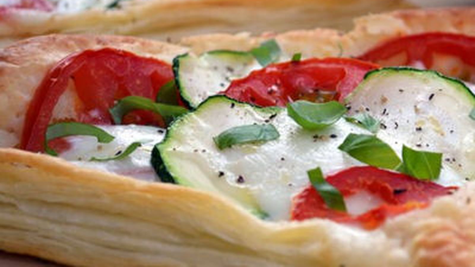 Feuilletés aux courgettes, tomates et mozzarella