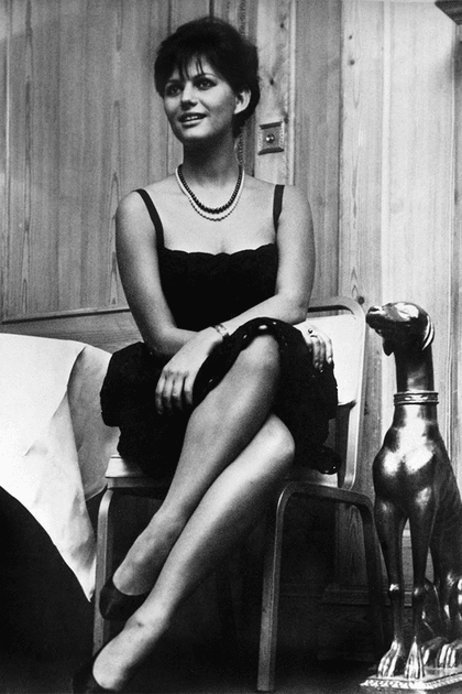 Claudia Cardinale en robe noire