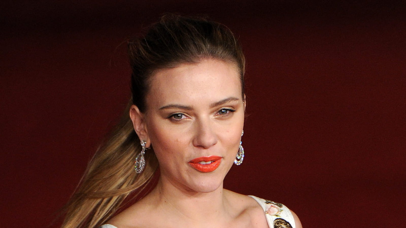 La queue de cheval de Scarlett Johansson