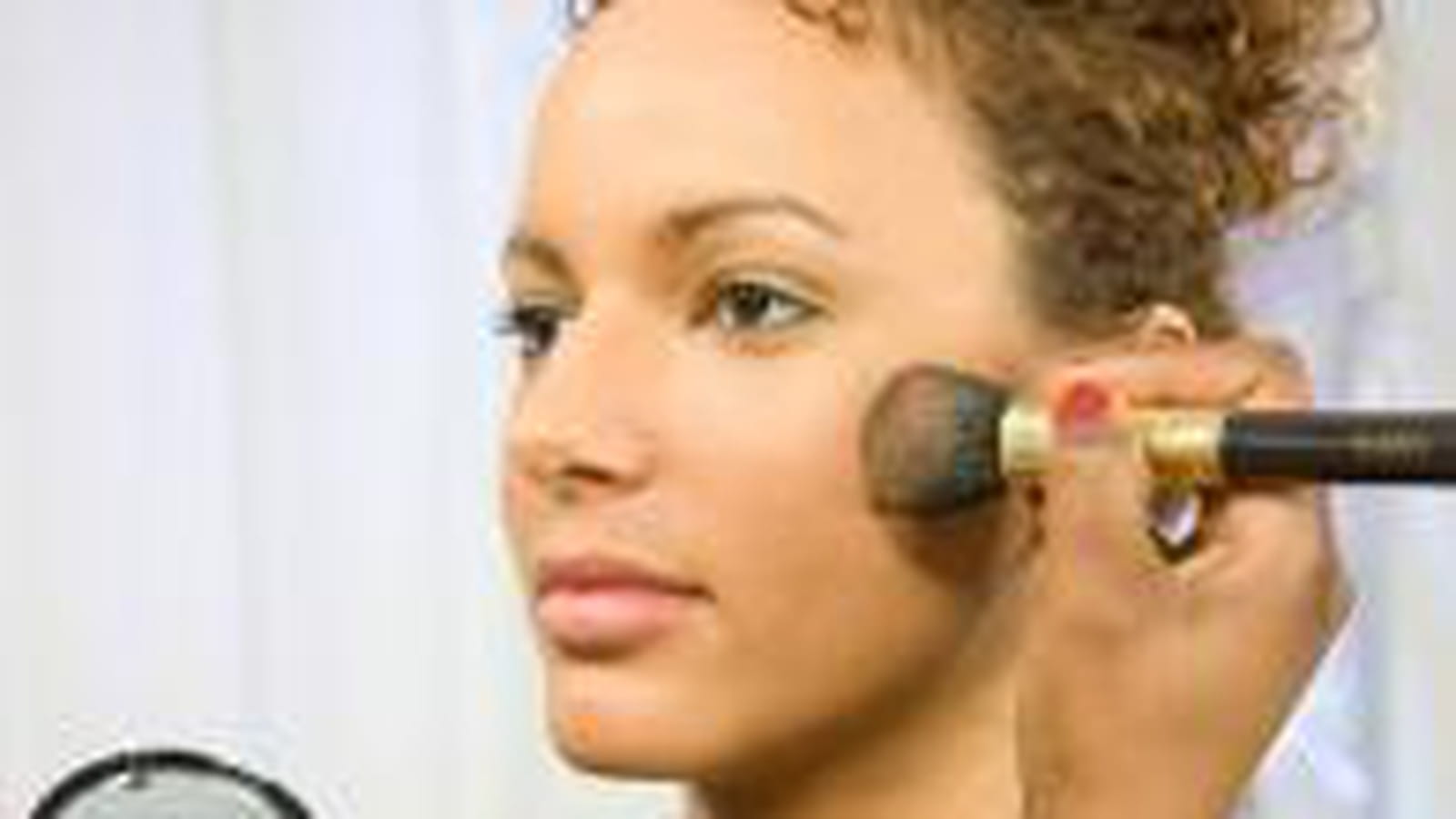 Leçon de maquillage pour peaux métisses en vidéo