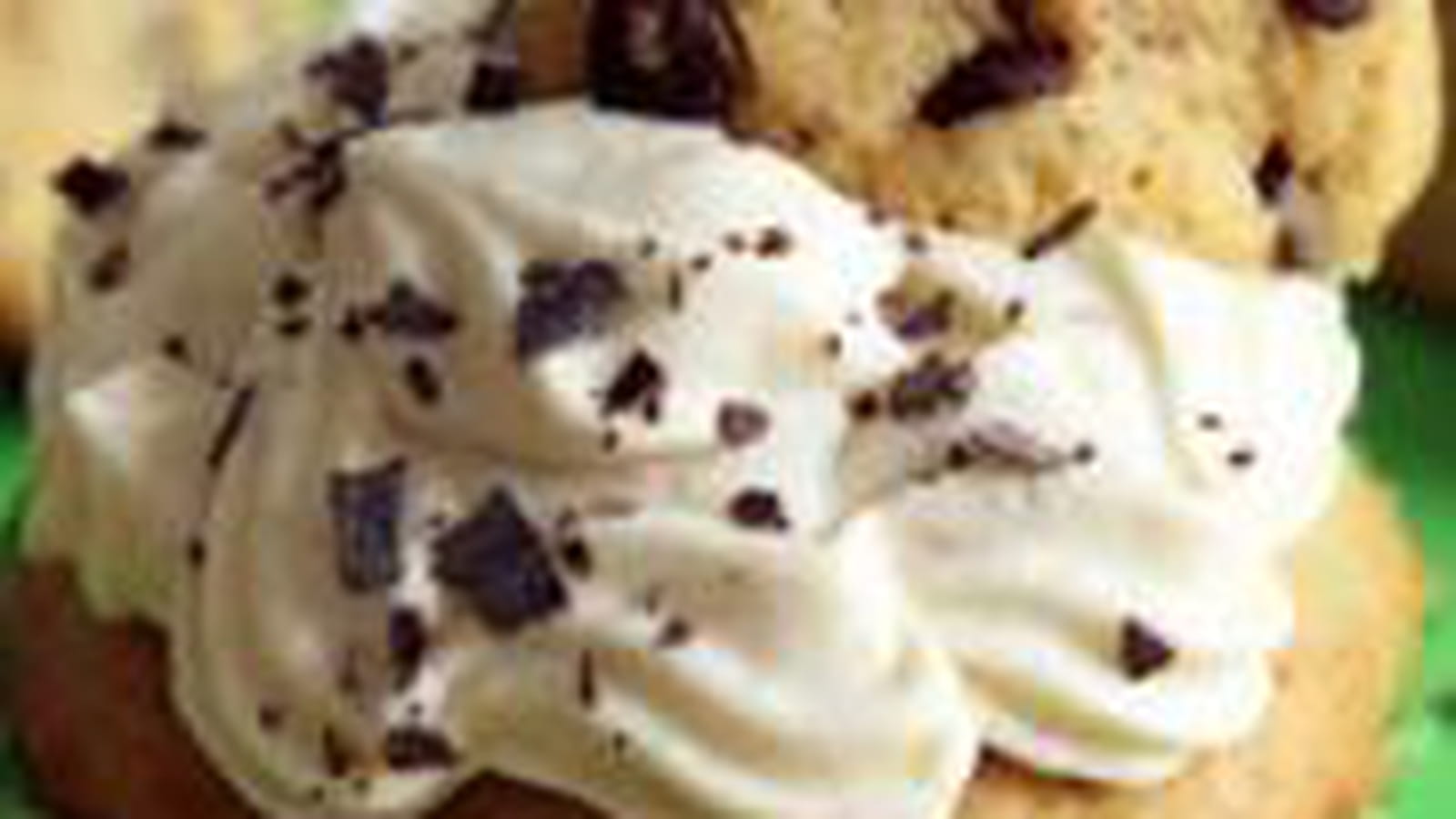 Chocolat chip cookie dough cupcakes