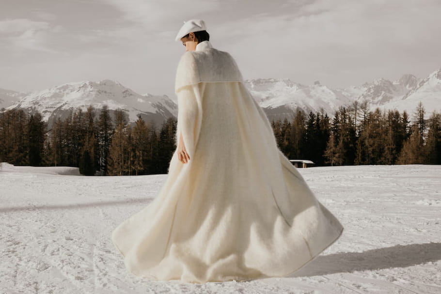 Des accessoires pour réchauffer sa robe de mariée avec style