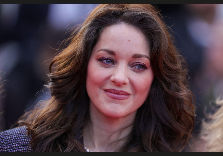 Marion Cotillard, chic avec sa coiffure volumineuse