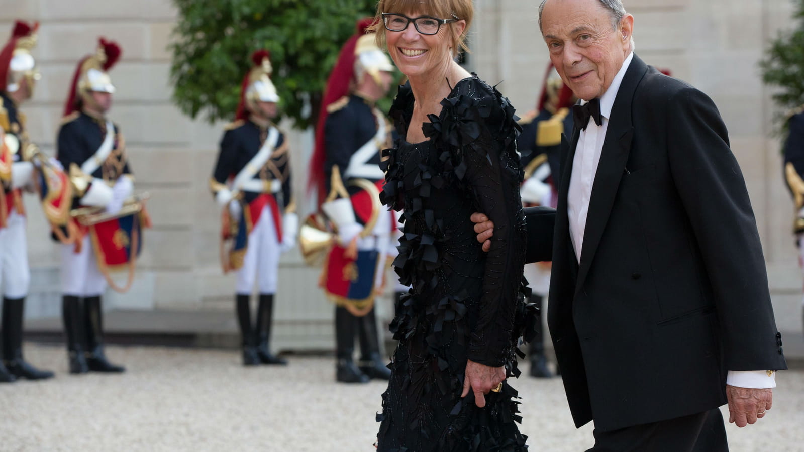 Reçu en grande pompe avec sa femme, Sylvie Pélissier