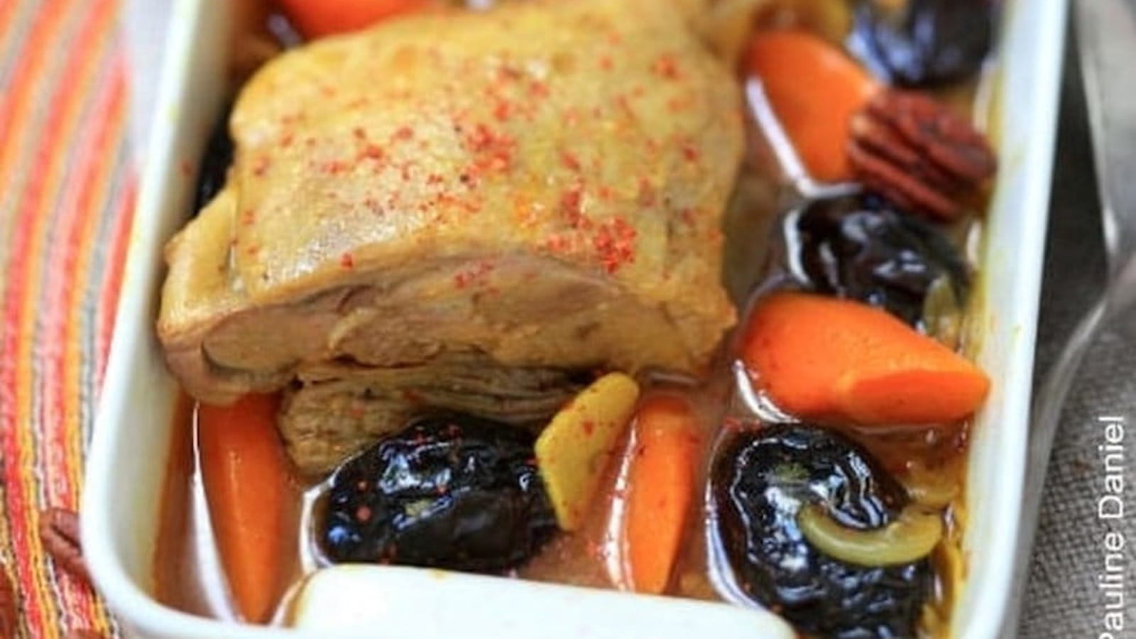 Tajine de Cuisse de Canard, Pruneaux, Piment d’Espelette et Noix de Pécan