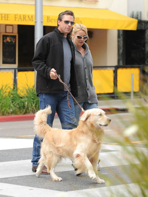 Nicollette Sheridan et son golden retriever