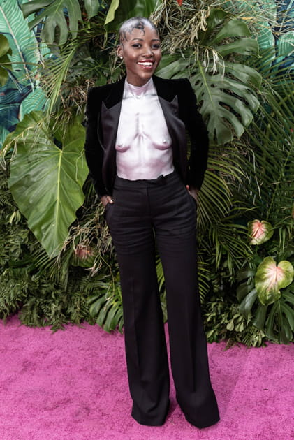 Apr&egrave;s&nbsp;: Lupita Nyongo &agrave; 40&nbsp;ans en tailleur noir et top argent&eacute;
