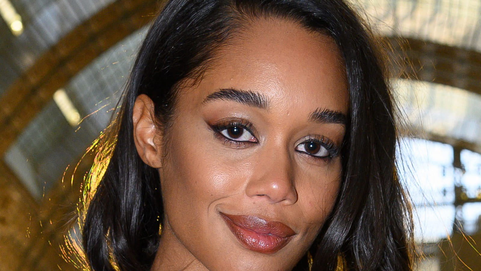 Laura Harrier, avec un carré
