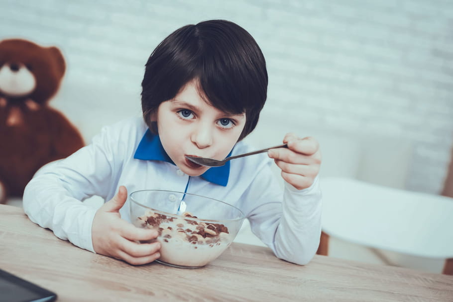 Les aliments (mal notés sur Nutri-Score) à éviter pour les enfants