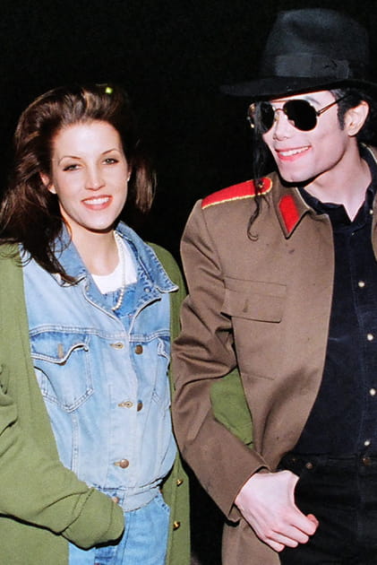 Lisa Marie Presley en veste en jean