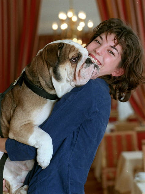 Lou Doillon et son bouledogue anglais