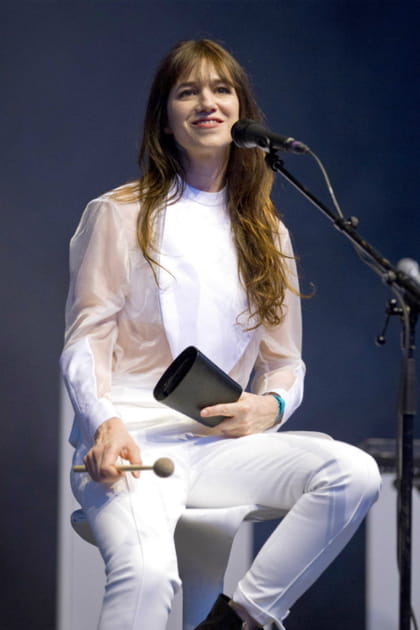 Charlotte Gainsbourg en total look blanc