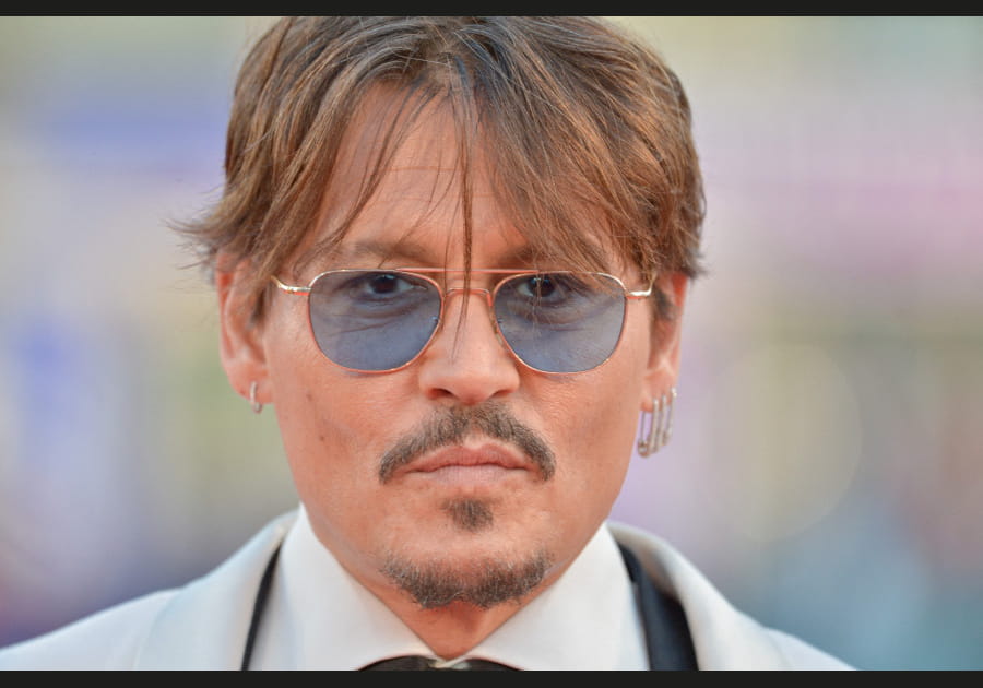 Les cheveux &eacute;claircis de Johnny Depp