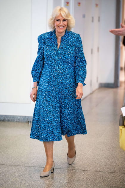 Camilla Parker-Bowles en robe longue bleu vif