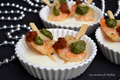 Brochettes apéritives de gambas et noix de Saint-Jacques aux 2 pestos, émulsion au parmesan