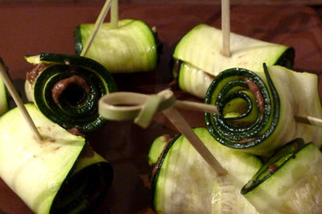 Roulade de courgette à la tapenade mixte