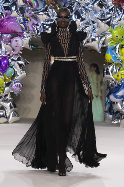 Look 32&nbsp;du d&eacute;fil&eacute; Giambattista Valli