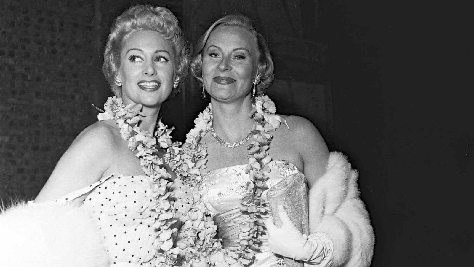 Avec Michèle Morgan lors d'un gala aux Champs-Elysées