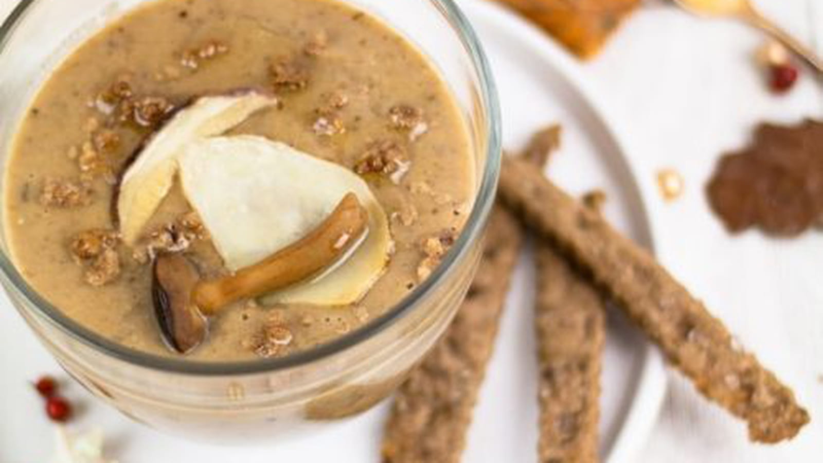 Velouté de cèpes et de châtaignes et ses gressins