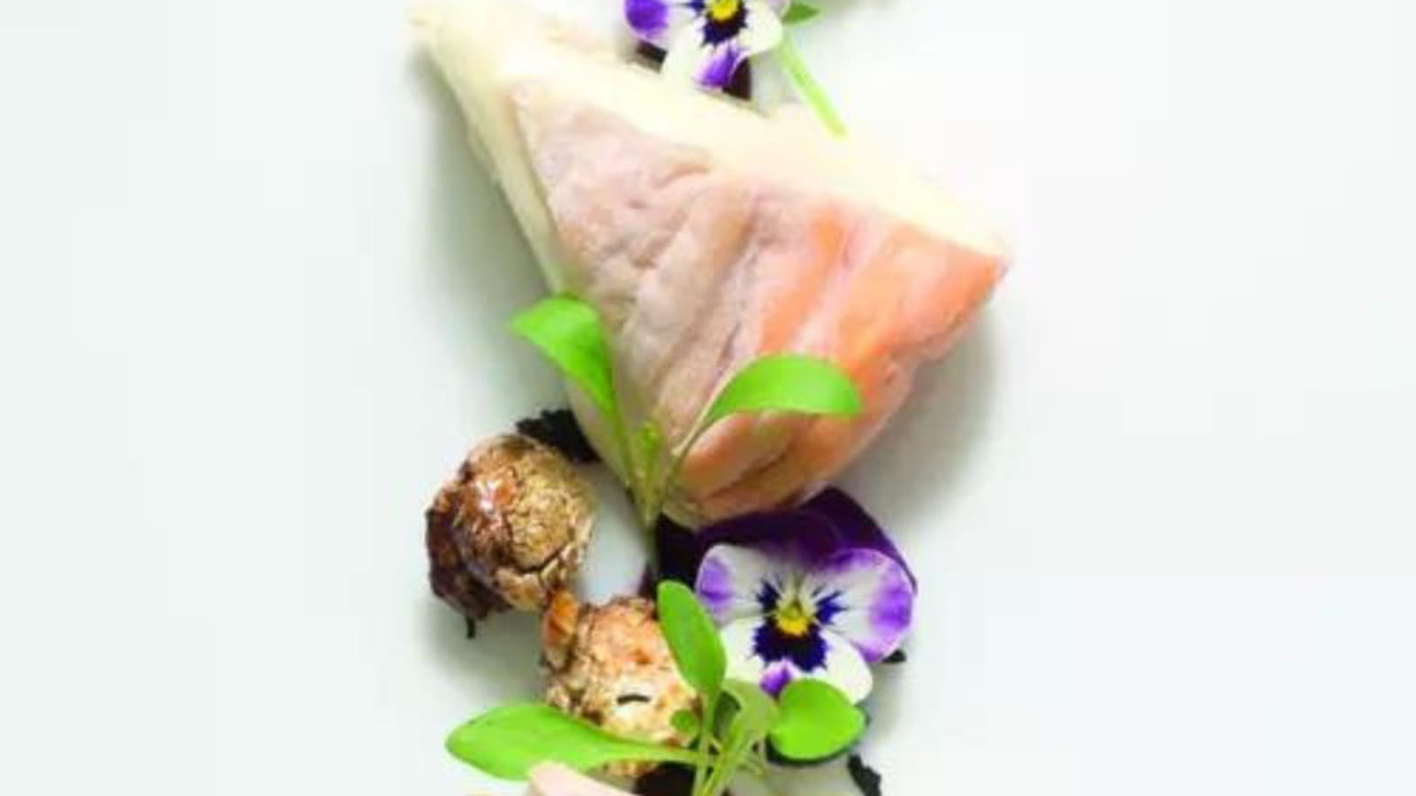 Epoisses, cassis, pop corn caramélisé au vinaigre, gel de cassis