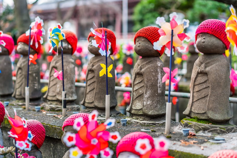 Rites et traditions du monde : ces étranges croyances autour de la naissance