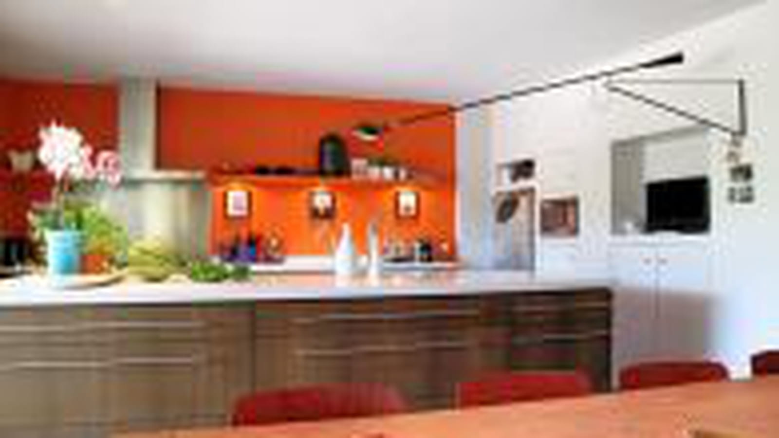 Sur un pan de mur