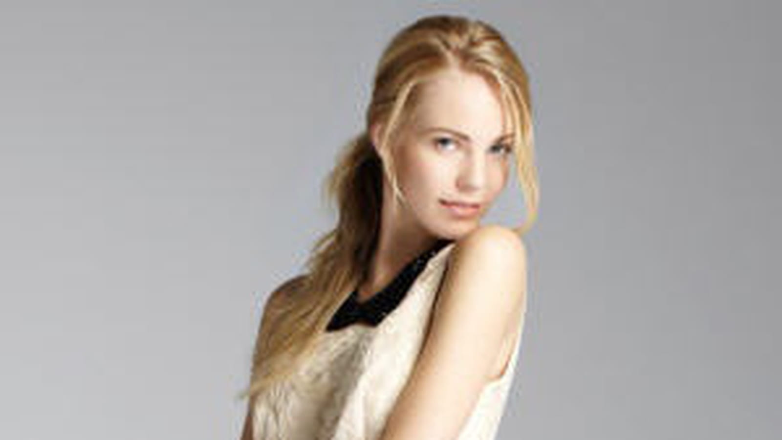 Robe crème et dorée de New Look