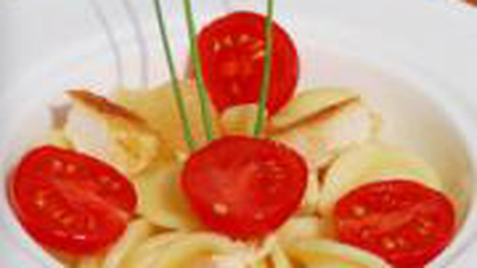 Salade de pâtes poulet pamplemousse tomate cerise