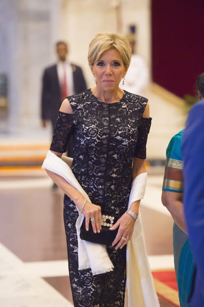 Brigitte Macron lors du d&icirc;ner officiel donn&eacute; par le Premier ministre