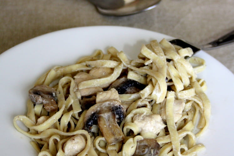 Recette de Tagliatelle aux truffes, crème poulet et champignons