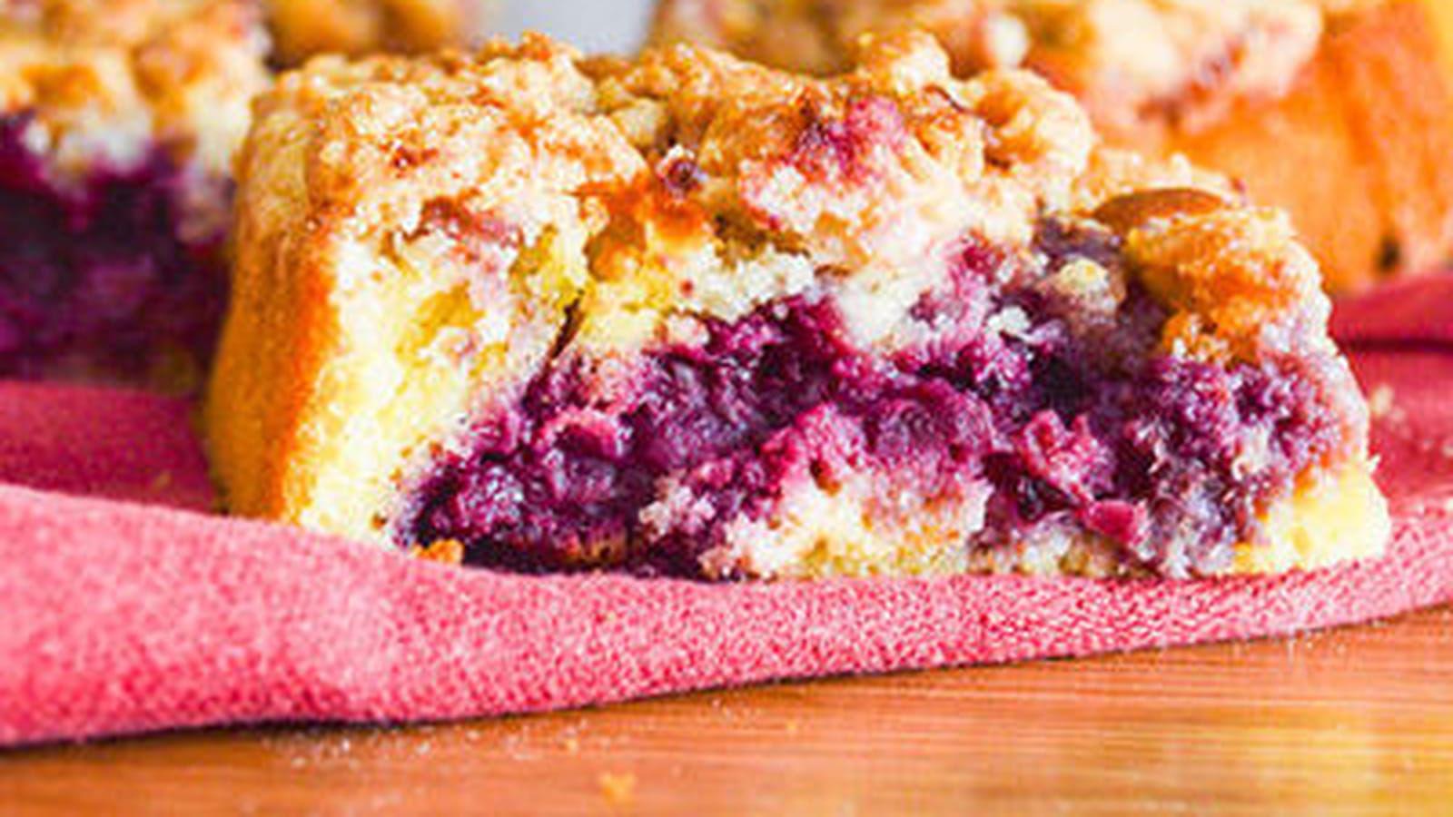 Cake crumble aux framboises et chocolat blanc