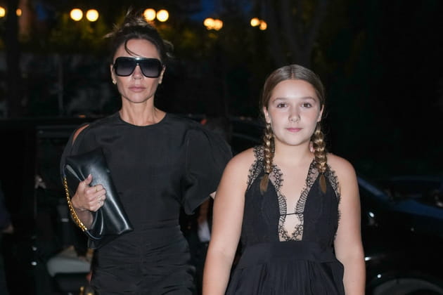 Harper, d&eacute;j&agrave; bien grande, au c&ocirc;t&eacute; de sa m&egrave;re Victoria Beckham