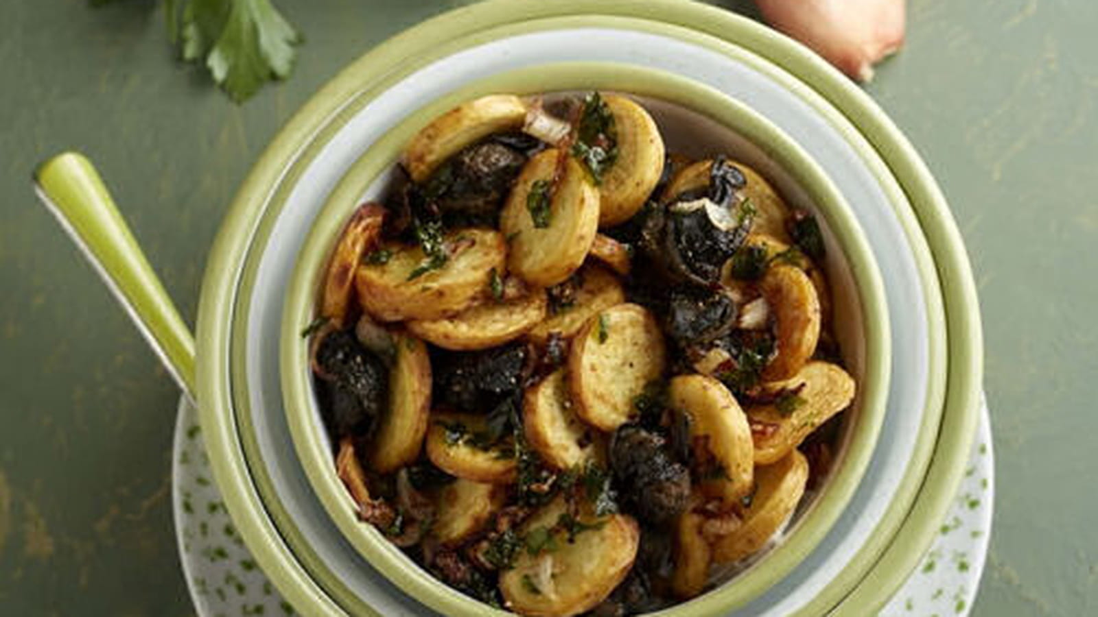 Pommes de terre Ratte du Touquet et sa fricassée d'escargots en persillade