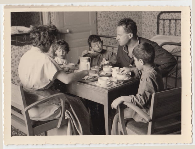 Simone, Antoine et leurs trois fils, ann&eacute;es 50