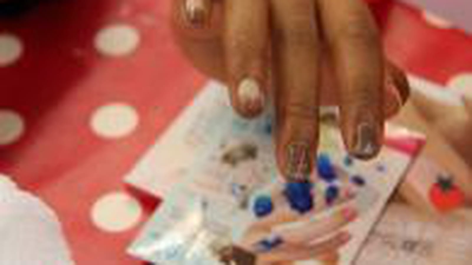 Nail art tie and dye