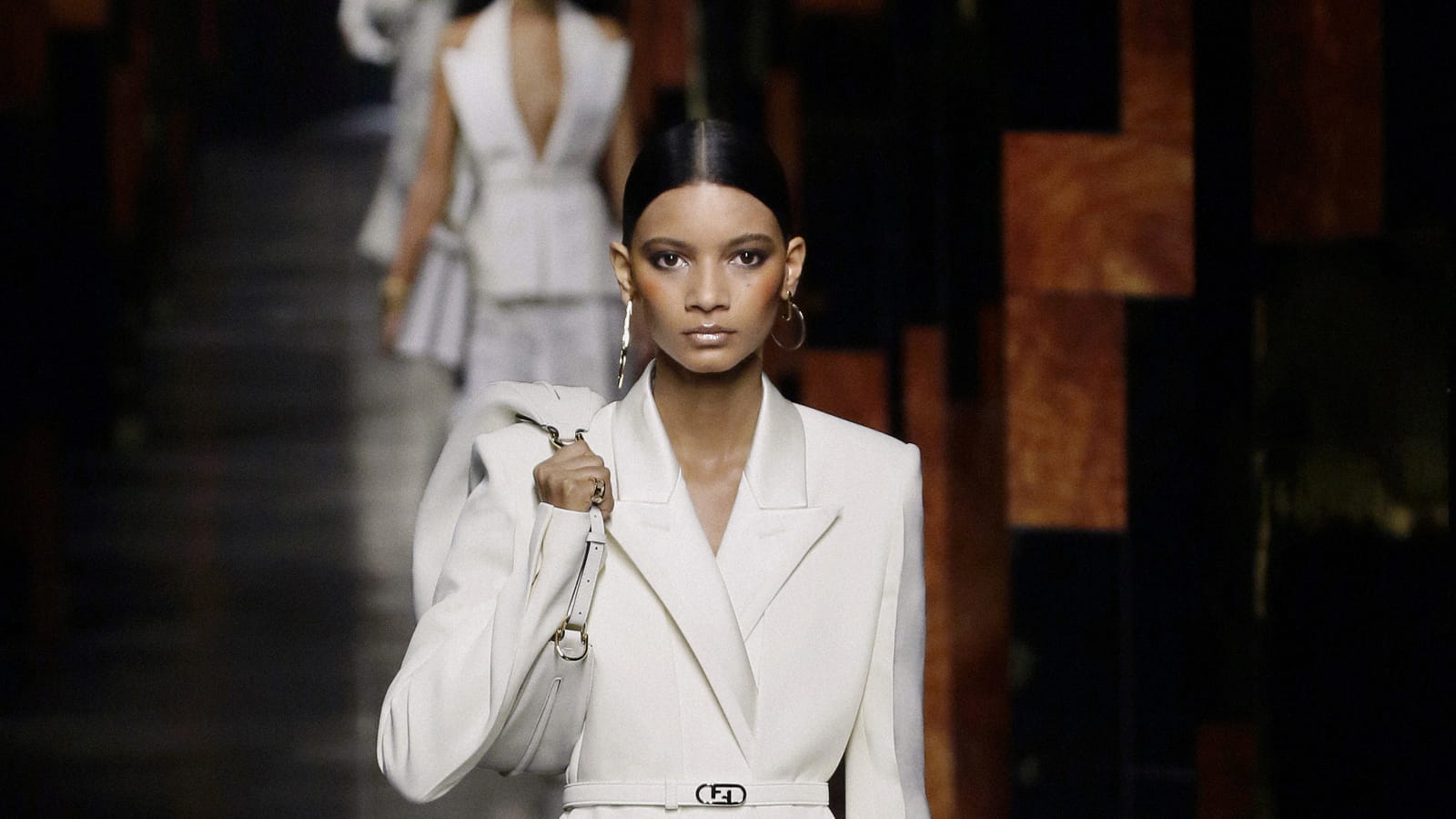 Look 1