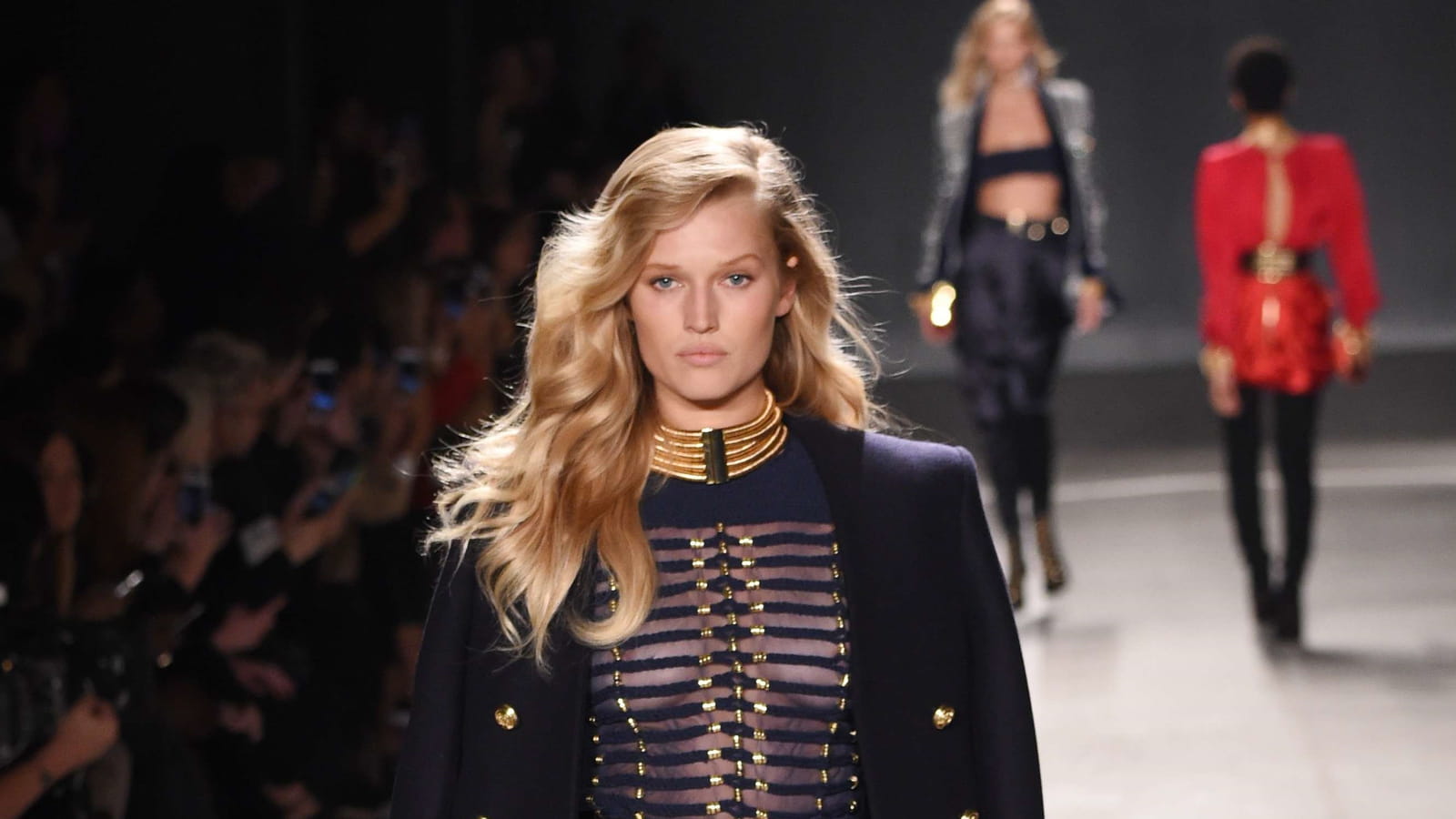 Silhouette du défilé H&M X Balmain