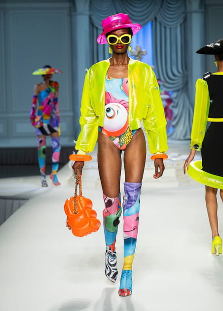 Look 44&nbsp;du d&eacute;fil&eacute; Moschino