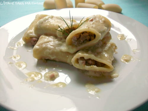 Paccheri farcis aux champignons et saucisses