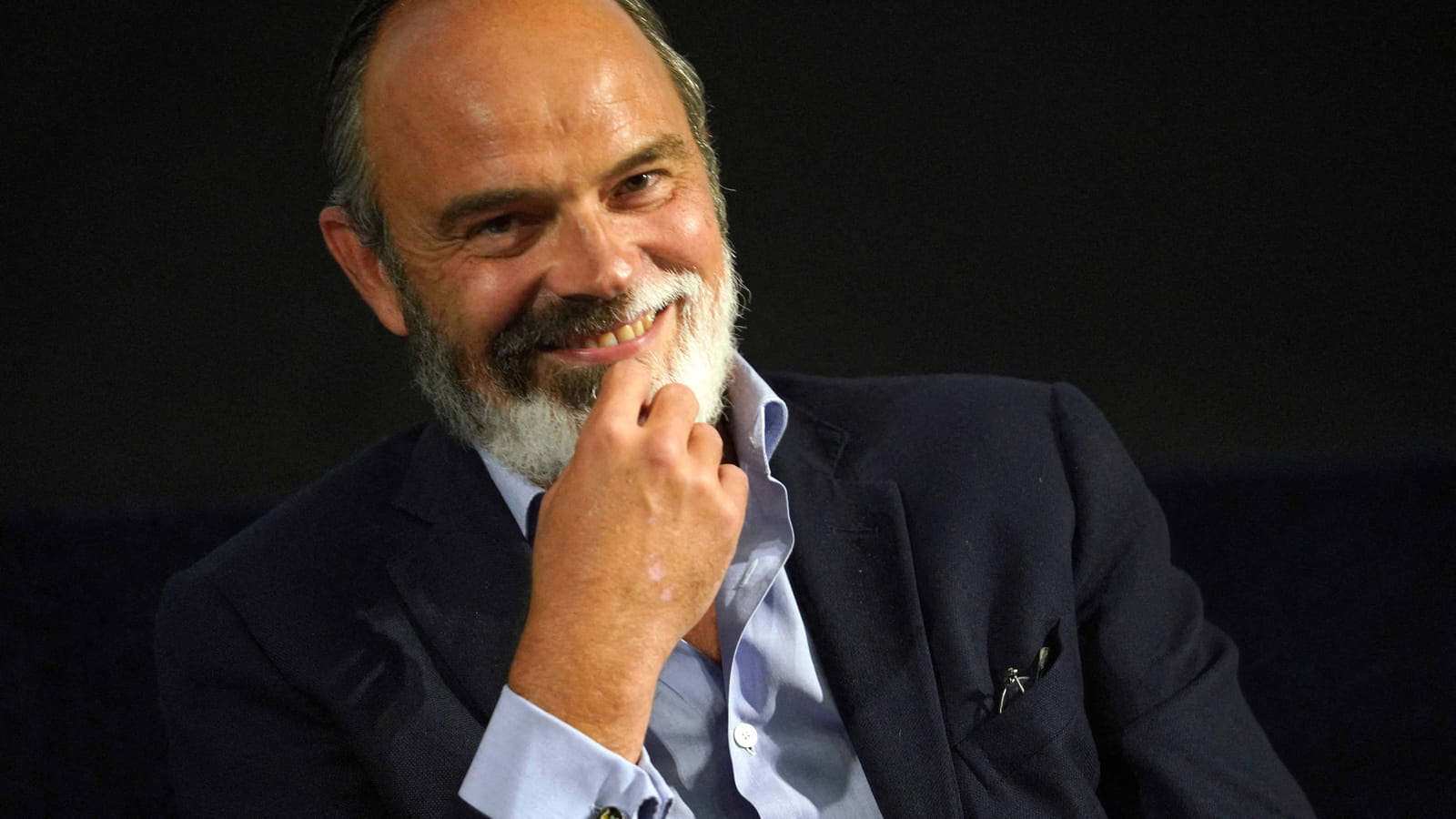 Edouard Philippe : sa barbe majoritairement blanche à l'été 2021