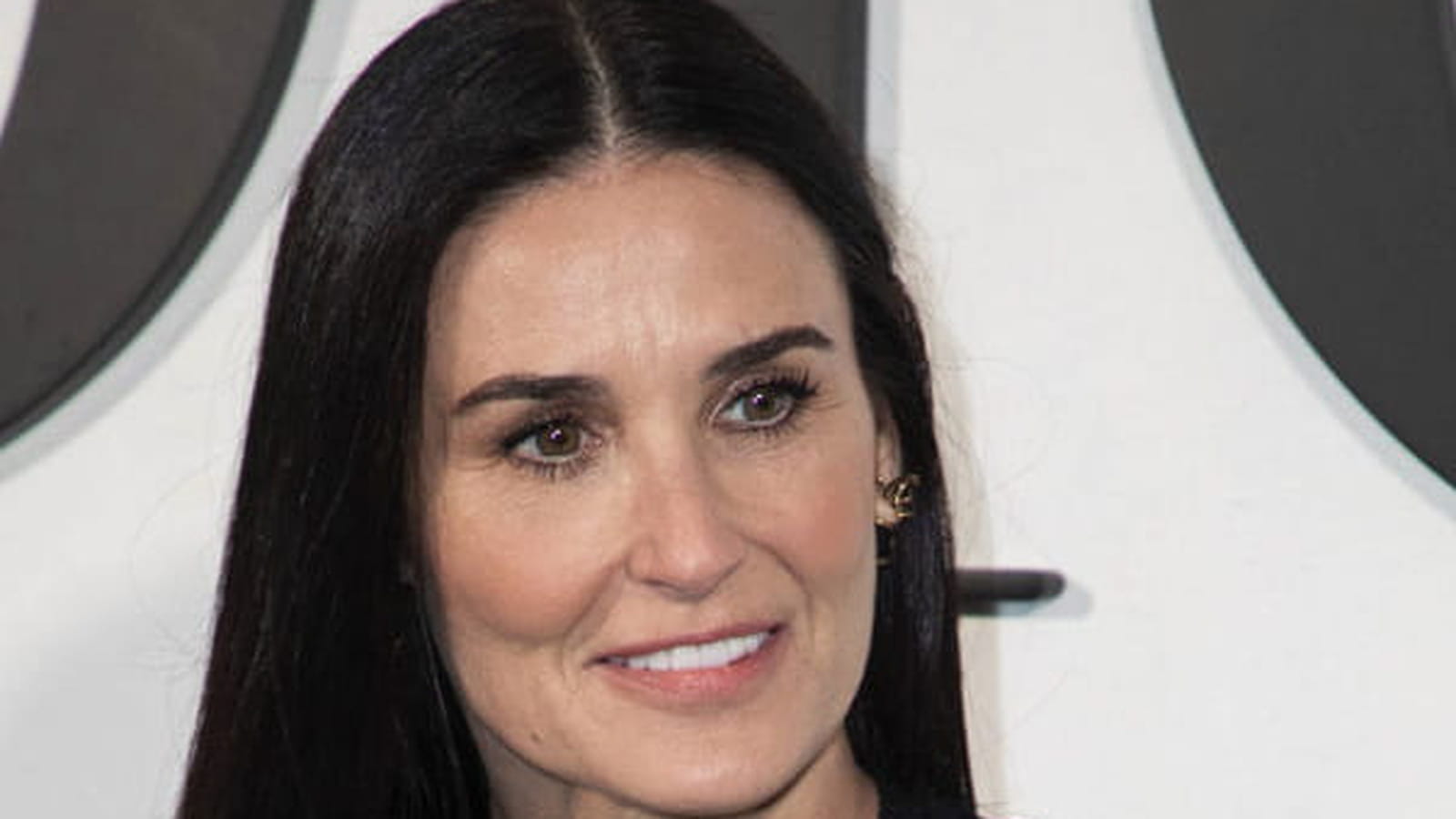 Demi Moore maquillée avec fraîcheur 