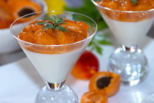 Panna cotta, compotée d'abricots à la verveine : Etape 1